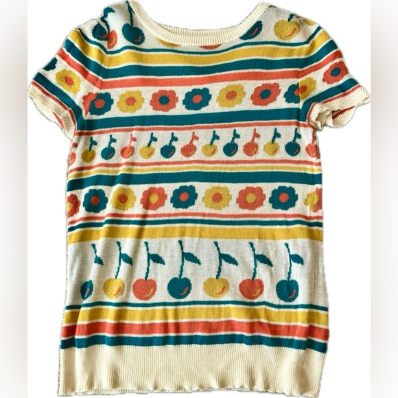 Modcloth Tops - Modcloth Short Sleeve Sweater with Colorful Retro Pattern